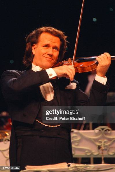 André Rieu Instruments Andre Rieu, Konzert, Bremer-Stadthalle,;Geige, Instrument, Auftritt ...