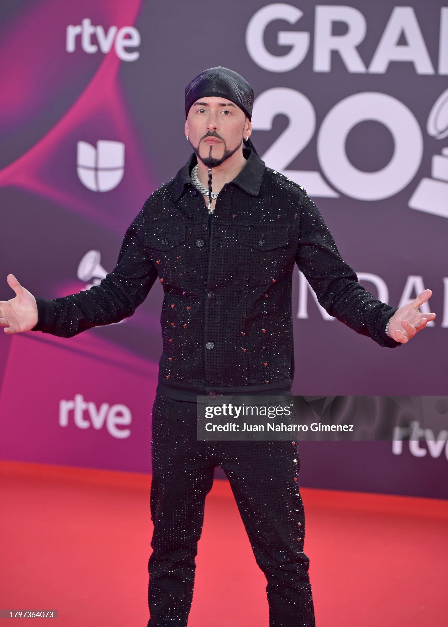 seville-spain-yandel-attends-the-24th-annual-latin-grammy-awards-at-fibes-conference-and.jpg (1465×2048)
