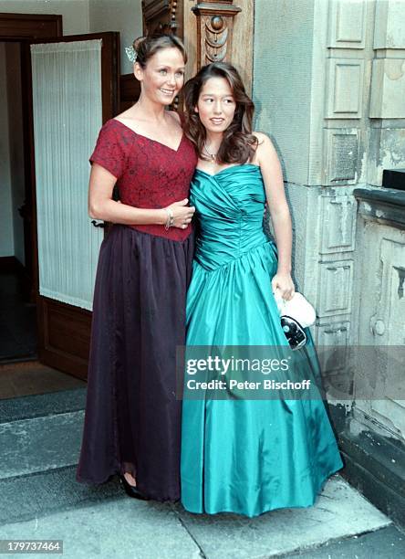 Hochzeit von Schlager-Sängerin D o r t h e K o l l o und Oscar-Preisträger J u s t B e t z e r, am 17. August 1996 in Kopenhagen : Dorthe`s Töchter...