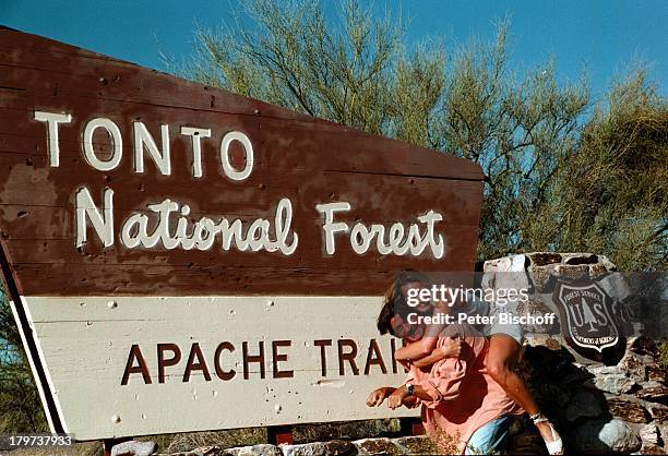 Herbert Herrmann mit Ehefrau Karin,;"Apache Trail", Amerika, Urlaub,;"Huckepack",