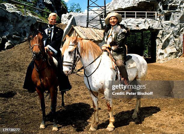 Freddy Quinn als "Sam Hawkins" mit Anja Freese als "resolute Siedlerfrau Rosalie", Karl-May- Klassiker "Der ; lprinz", Pferd, Tier, Tiere, Bad...