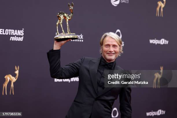 Mads Mikkelsen poses with award trophy during the 75th Bambi Awards at Bavaria Filmstadt on November 16, 2023 in Munich, Germany.