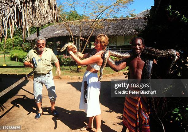Horst Jankowski mit Ex-Ehefrau Franziska;Oehme, Urlaub, Kenia/Afrika, Eingeborener,;Schlangen, Tier,