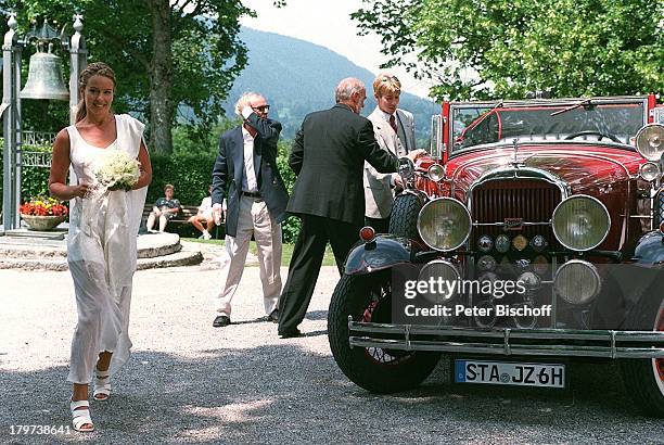 Angela Barzen , Hochzeit, "Maria;Himmelfahrt"-Kirche/Bad Wiessel/am;Tegernsee, Brautstrauß, Oldtimer, Auto;Cabrio,