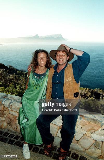 Heinz Hoenig mit Ehefrau Simone, Hout Bay , Südafrika, Afrika, Atlantischer Ozean, Atlantik, Meer, Urlaub, Hut, Schauspieler,