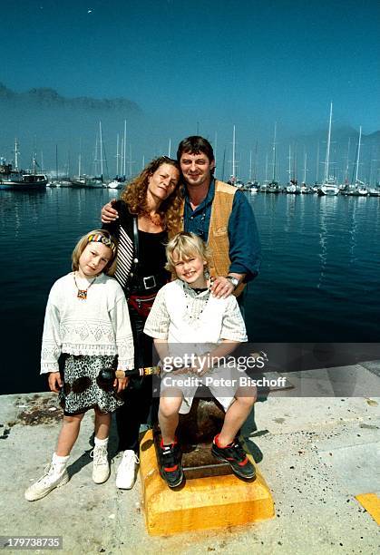 Heinz Hoenig mit Ehefrau Simone und;Kindern Paula, Lukas, Hout Bay , Südafrika, Afrika, Urlaub, Hut, Familie, Schauspieler,