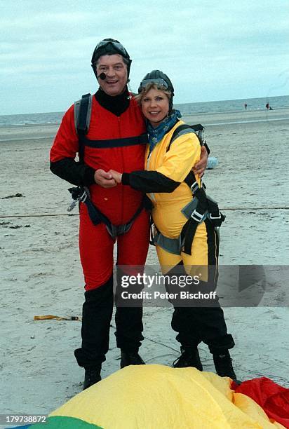 Marianne und Michael Hartl, ZDF- Show "Lustige;Musikanten", 50. Sendung, , Fallschirmsprung, Fallschirm,