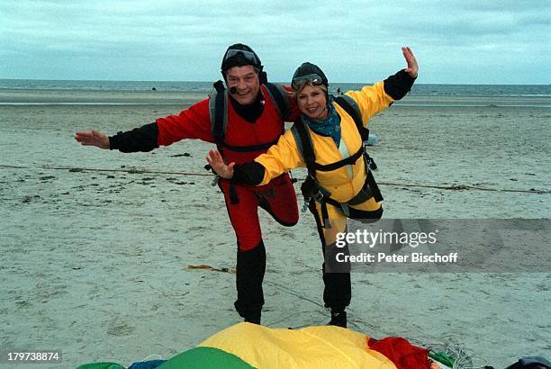 Marianne und Michael Hartl, ZDF- Show "Lustige;Musikanten", 50. Sendung, , Fallschirmsprung, Fallschirm,