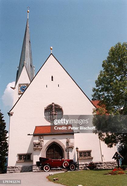 Kirche "Maria Himmelfahrt", Hochzeit von;Kai Böcking und Angela Barzen, Bad Wiessel;am Tegernsee, Braut, Hochzeitskleid,;Blumenstrauß,