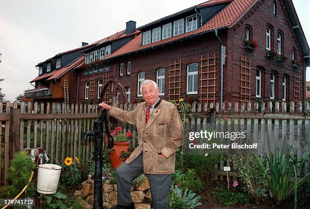 Heinz Sielmann, Natur-Erlebnispark für;Kinder ("Gut Herbigshagen"/Duderstadt bei;Göttingen, Wasserpumpe, Garten, Blumen,