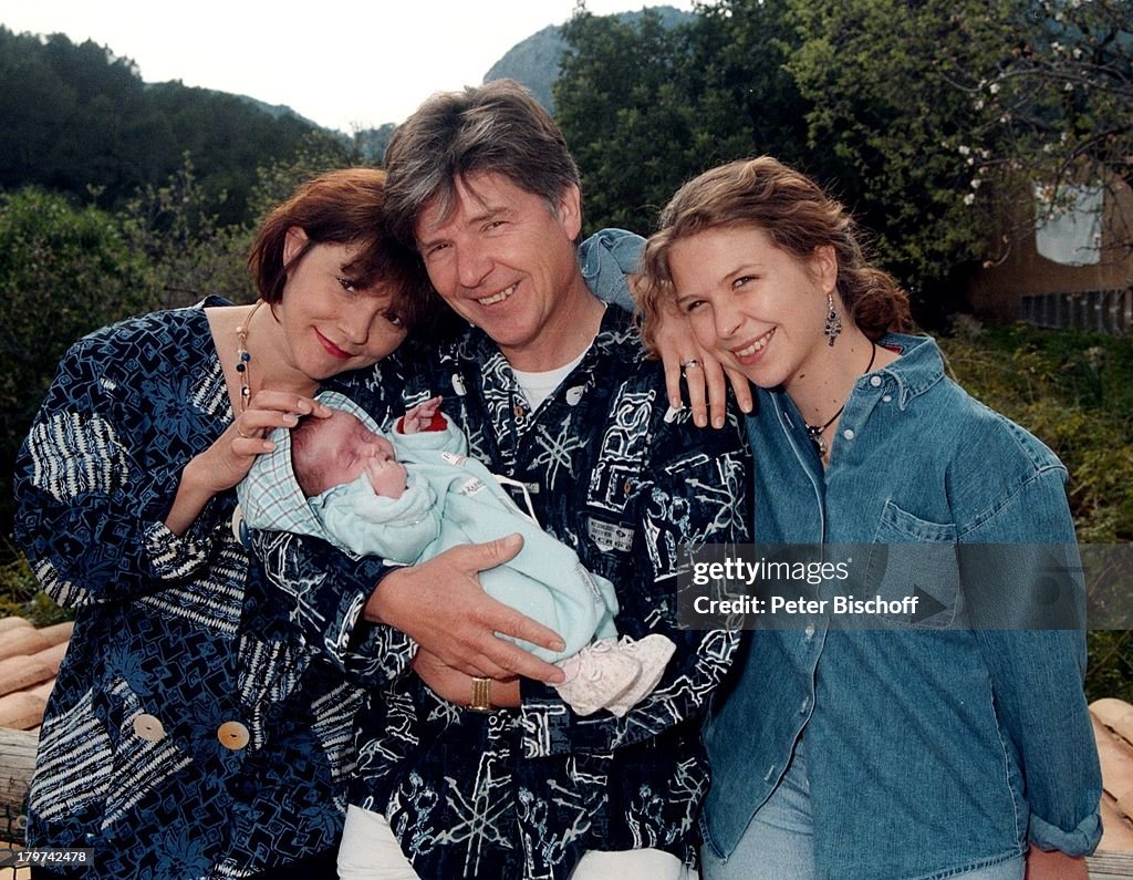 Egon Wellenbrink mit Ehefrau Lisa, Töchter Susanna und Clarissa,