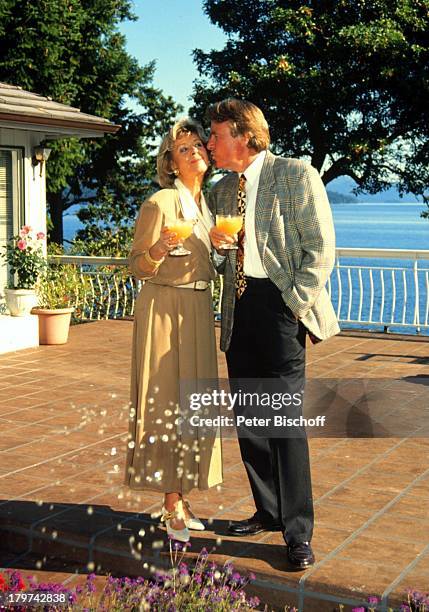 Günther Schramm mit Ehefrau Gudrun;Thielemann, Homestory, Vancouver;Island/Kanada, Gläser, Cocktail,