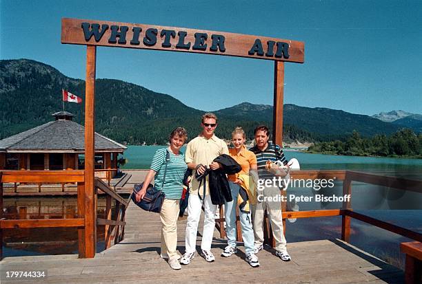 Stefan Mross, Stefanie Hertel mit ihren;Eltern Elisabeth und Eberhard Hertel, Familie, Mutter, Vater,;Whistler/Kanada, Urlaub, Flug-Ausflug mit;der...