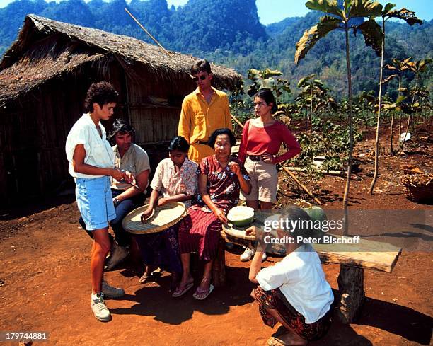 Gerit Kling , Oliver Tobias , Reiner Heise , Lisa Wolf , ZDF-Serie:;"Verschollen in Thailand", Folge: 5: "Der Anschlag", Schauspielerin,...