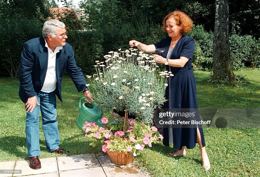 Willy Schäfer mit Ehefrau Eleonora,;Homestory, Gräfelfing,... News