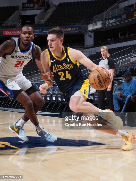 Kyle Mangas of the Indiana Mad Ants drives to the basket against Treveon Graham of the Motor City Cruise on November 22, 2023 at Gainbridge...