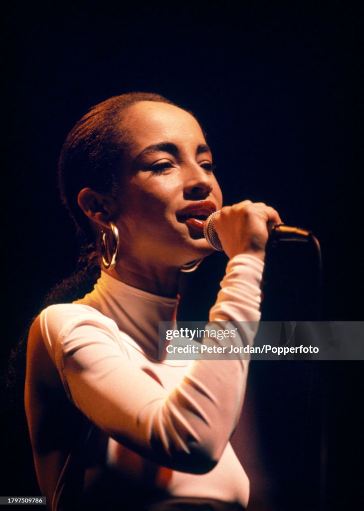 Samea Singer Nigerian-born British singer Sade Adu performing on stage at the Alte ...