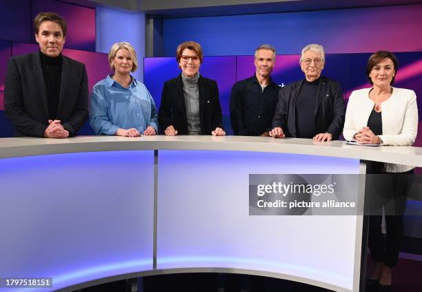 November 2023, North Rhine-Westphalia, Cologne: Journalist Markus Feldenkirchen, l-r, journalist Susanne Gaschke, presenter Bettina Böttinger, actor...