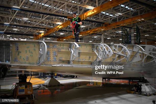 Wing Manufacturing Process 337 Airbus Wing Production In Broughton Stock Photos, High-Res Pictures ...