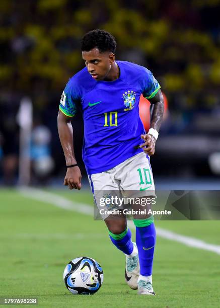 Rodrygo of Brazil controls the ball during the FIFA World Cup 2026 Qualifier match between Colombia and Brazil at Estadio Metropolitano Roberto...