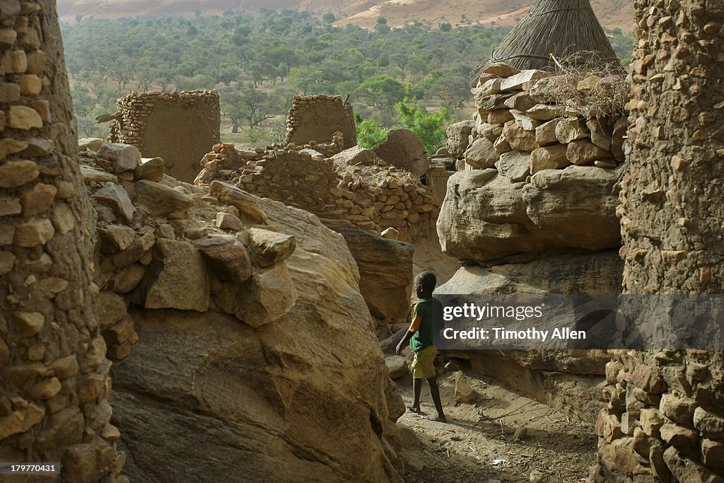 Bandiagara Dogon Village Under The Bandiagara Cliffs Mali High-Res Stock Photo ...