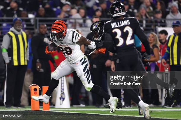 Joe Mixon of the Cincinnati Bengals scores a touchdown against the Baltimore Ravens during the second quarter of the game at M&T Bank Stadium on...