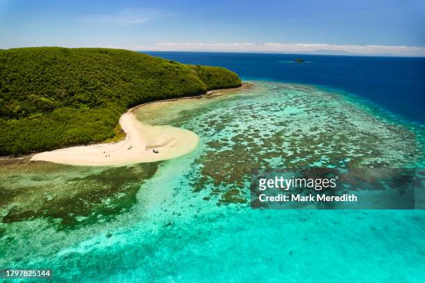 idyllic tropical island in fiji - western division fiji 個照片及圖片檔