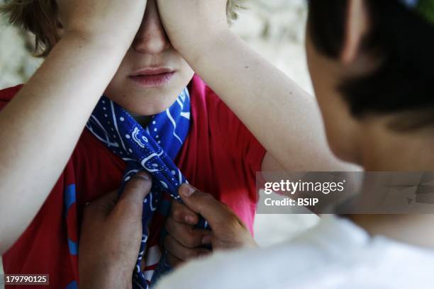 Strangulation Game 32 Child Choking Hazard Stock Photos, High-Res Pictures, and Images ...
