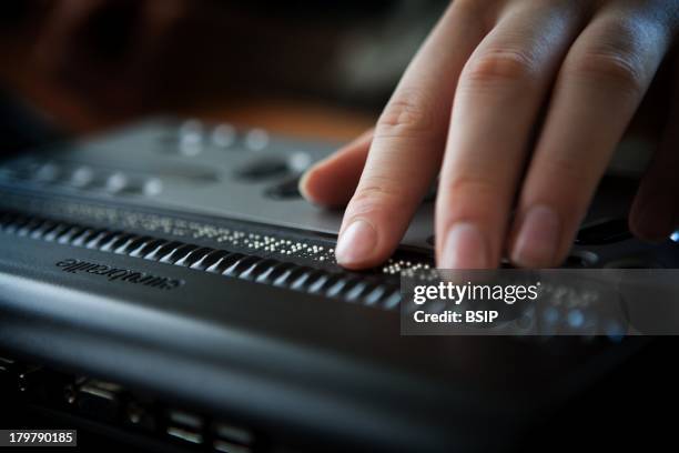 Blinding Computer Blind Computer Photos and Premium High Res Pictures - Getty Images