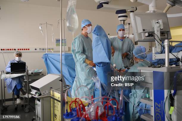 Lyon Hospital, Department of urology. Sex reassignment surgery, transgender Female to Male, hystero-ovariectomy under laparoscopy. Operation which...