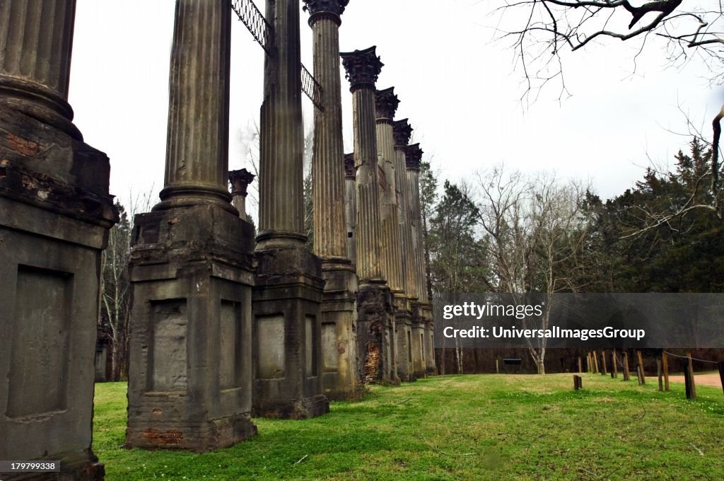 Mississippi, Claibourne County, Windsor Plantation Ruins, 1859-1861, 2600 acres of which remain 23 haunting fluted columns