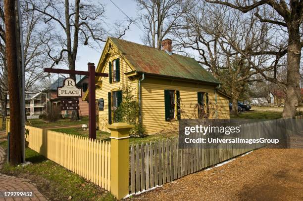 Tennessee, Natchez Trace Parkway, Leipers Fork Historic District, R Place, Art and Gifts.