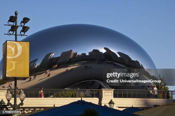 Illinois, Chicago, The Bean in AT&T Plaza, Millennium Park.