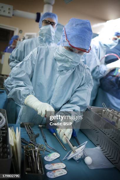 Orthopaedic surgery unit, Diaconesses Croix Saint Simon hospital, Paris. Placing a second hip prosthesis.