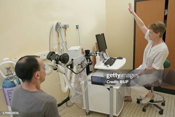 Pco2 Testing Carilion Carbon Monoxide Testing Photos and Premium High Res Pictures - Getty Images