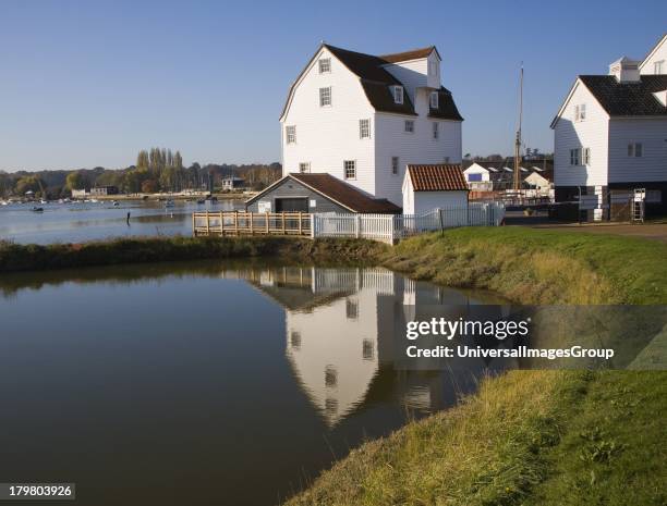 Tide mill pool reflection in mill pond River Deben, Woodbridge, Suffolk, England. Built in 1793 on the site of ancient mills and restored as working...