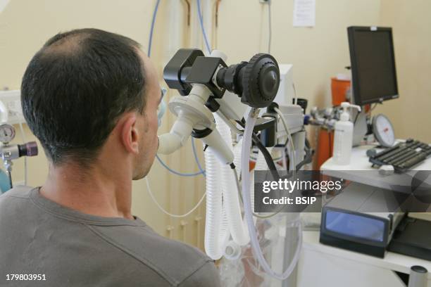Pco2 Testing Carilion Carbon Monoxide Testing Photos and Premium High Res Pictures - Getty Images