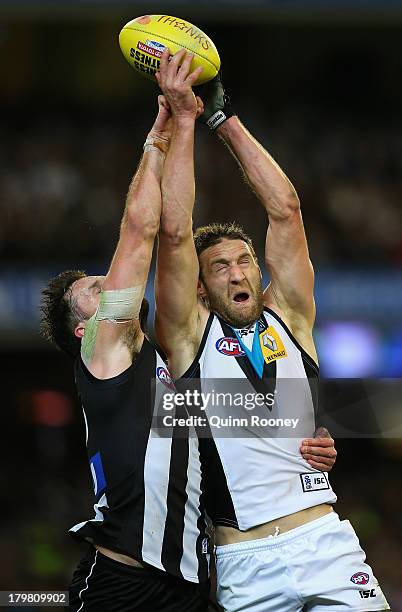 Jay Schulz of the Power marks infront of Nathan Brown of the Magpies during the Second AFL Elimination Final match between the Collingwood Magpies...