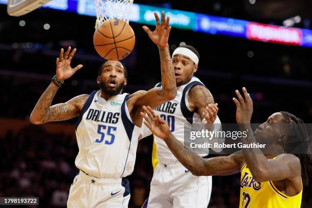 Los Angeles, CA, Wednesday, November 22, 2023 - Dallas Mavericks forward Derrick Jones Jr. Tries to grab a rebound as teammate Seth Curry and Los...