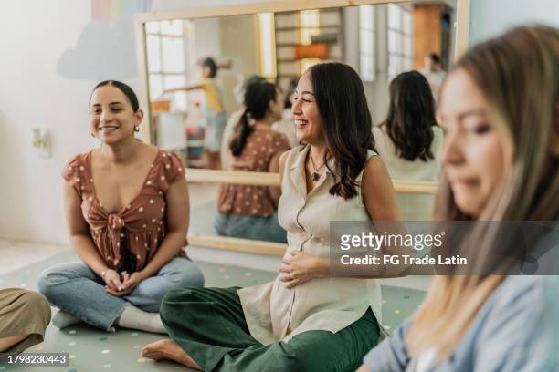 pregnant talking with other mothers in a support group - prenatal class stock pictures, royalty-free photos & images