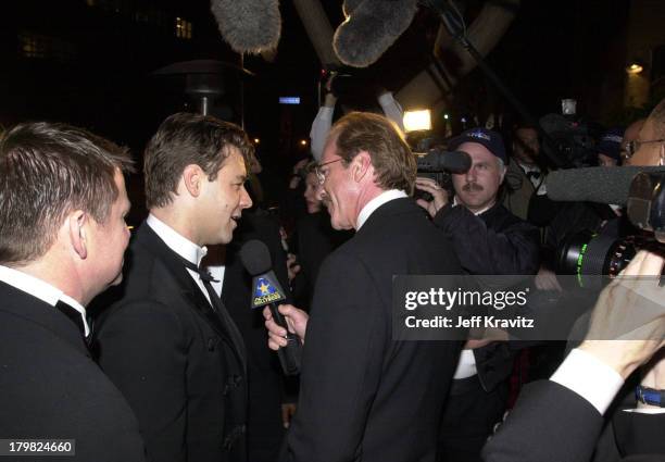 Russell Crowe and Pat O'Brien during 2001 Dreamworks Oscar Party at Guy's in Los Angeles, California, United States.