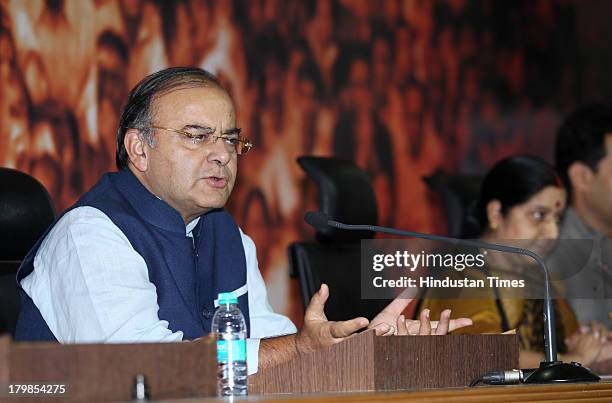 Leader of Opposition in Rajya Sabha, Arun Jaitley and Leader of Opposition in Lok Sabha, Sushma Swaraj addressing a press conference on the last day...