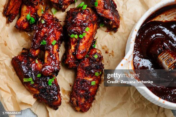 bbq chicken wings - bbq chicken wings stock pictures, royalty-free photos & images