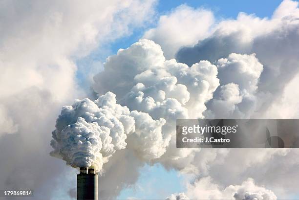 smoking factory - luftverschmutzung stock-fotos und bilder