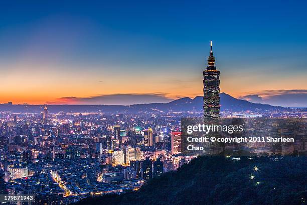 taipei 101 with sunsetglow - taipé imagens e fotografias de stock