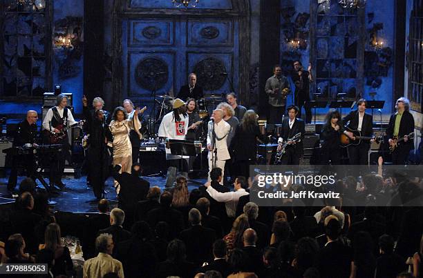 Finale performance with Paul Shaffer, members of R.E.M., Van Halen and The Ronettes, Eddie Vedder, Keith Richards, Patti Smith