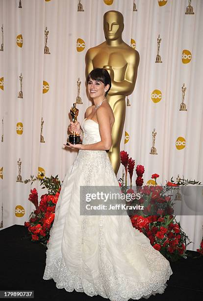 Actress Penelope Cruz poses in the 81st Annual Academy Awards press room held at The Kodak Theatre on February 22, 2009 in Hollywood, California.