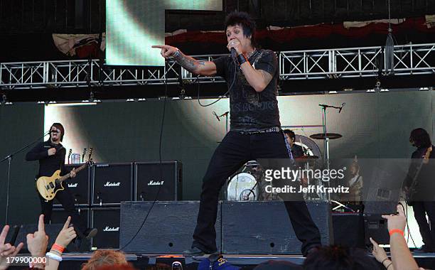 Jacoby Shaddix of Papa Roach during KROQ Inland Invasion 2006 at Hyundai Pavilion at Glenn Helen in San Bernardino, California, United States.