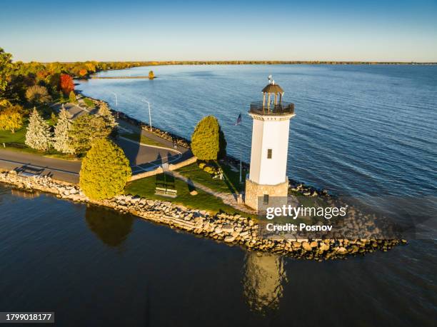 fond du lac lighthouse and lake winnebago - lake winnebago wisconsin stock pictures, royalty-free photos & images
