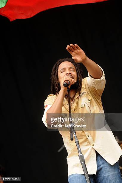 Stephen Marley performs on stage during Bonnaroo 2008 on June 13, 2008 in Manchester, Tennessee.